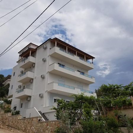 Brothers Lr Sarande Bagian luar foto