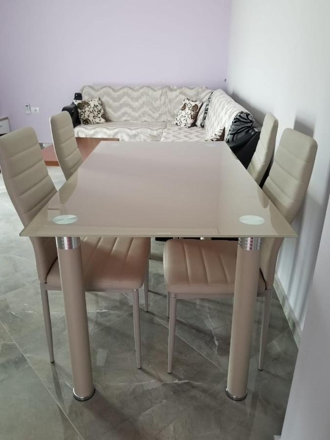 Brothers Lr Sarande Bagian luar foto