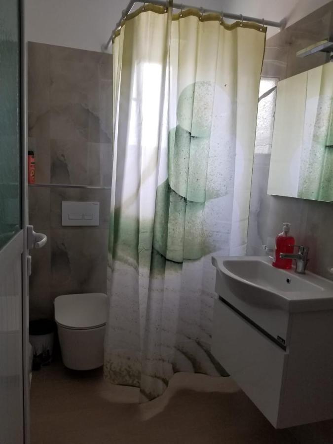 Brothers Lr Sarande Bagian luar foto