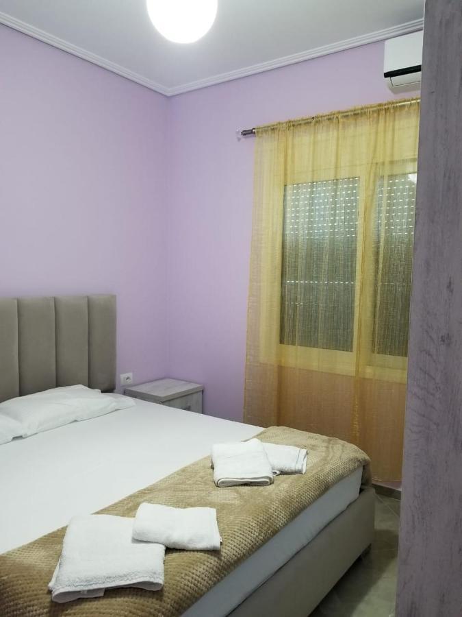 Brothers Lr Sarande Bagian luar foto