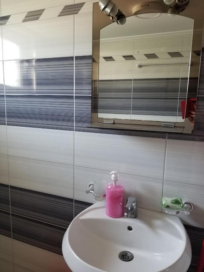 Brothers Lr Sarande Bagian luar foto