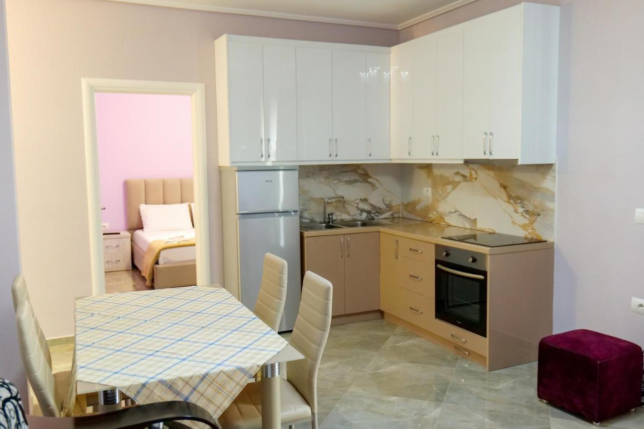 Brothers Lr Sarande Bagian luar foto